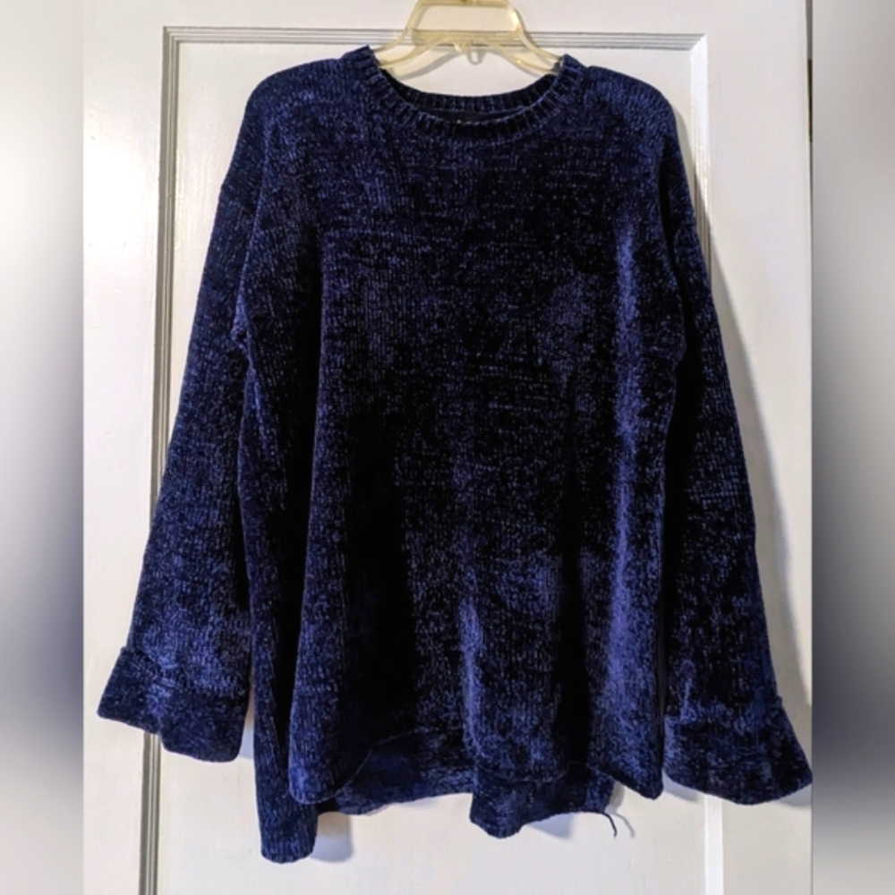 Alison Andrews Women's Blue Fluffy Soft Oversized Crew Neck Sweater. Size Medium